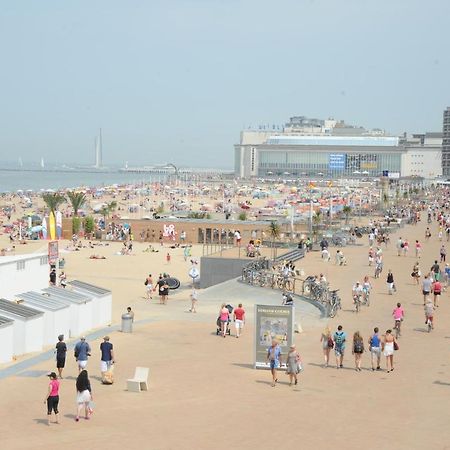 Studio Direct Aan Het Hoofdstrand Van Oostende - Naast Casinoアパートメント エクステリア 写真